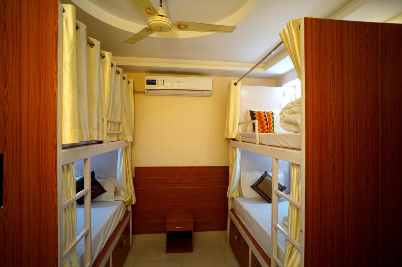 Karwaan Hostel Рішикеш Екстер'єр фото