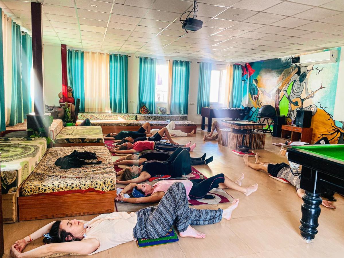 Karwaan Hostel Рішикеш Екстер'єр фото